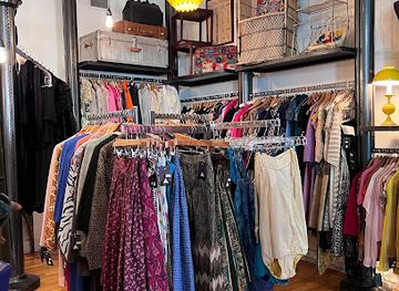 canada/winnipeg/exchange-district/shop/vantage-vintage-boutique