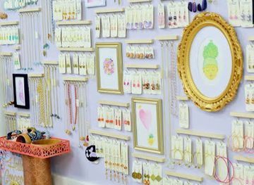 florida/tallahassee-area/shop/the-fuzzy-pineapple