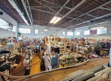 illinois/great-river-road/shop/pink-elephant-antique-mall