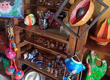 el-salvador/suchitoto/shop/flor-de-fuego-artesanias-crafts