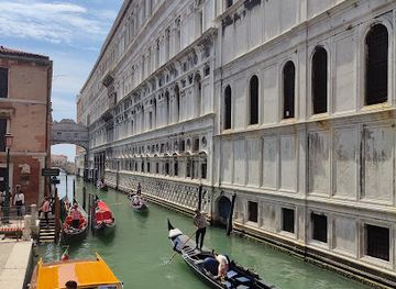 italy/venice/shop/baby-s-boutique