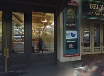 tennessee/memphis/downtown/shop/shop-girl-new-york