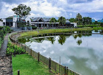 mauritius/pamplemousses-botanical-garden/shop/mahogany-shopping-promenade