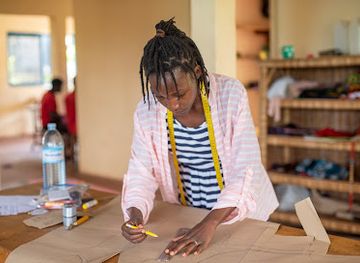 uganda/kibale-national-park/shop/kelele-craft-shop