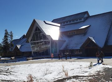 montana/yellowstone-national-park/shop/yellowstone-forever-park-store-old-faithful