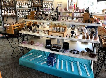 iowa/council-bluffs/shop/dorie-s-crystals-and-things