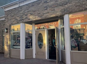 wisconsin/door-peninsula/shop/the-brick-alley