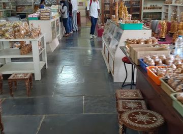 india/south-india/shop/cauvery-karnataka-state-arts-crafts-emporium