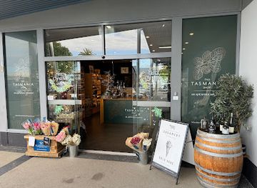 australia/tasmanian-wilderness/shop/the-tasmania-shop-st-helens