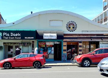 california/oakland/rockridge/shop/resurrect