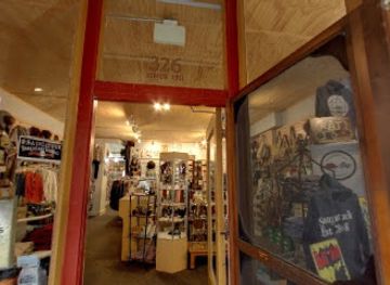 michigan/saugatuck/shop/grins-of-saugatuck