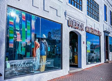 connecticut/the-gold-coast/shop/urban-outfitters
