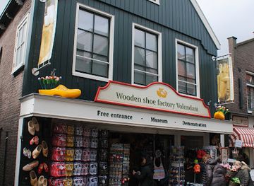 netherlands/volendam/shop/giftshop-de-boer