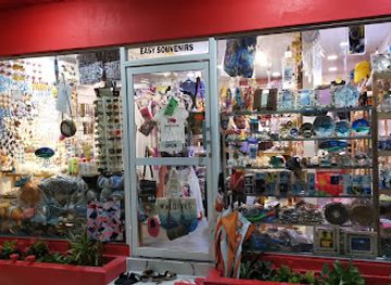 maldives/maafushi-island/shop/easy-souvenirs