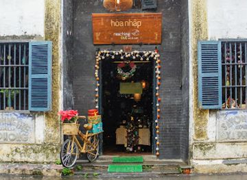 vietnam/hoi-an/an-bang-beach/shop/reaching-out-arts-crafts