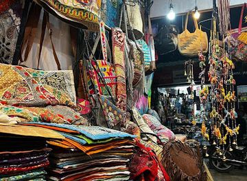 india/rishikesh/ram-jhula/shop/forever-handloom