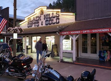 south-dakota/black-elk-peak/shop/black-hills-souvenirs-gifts