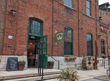 canada/toronto/distillery-district/shop/queen-s-trunk