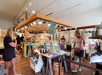 florida/st-augustine-beach/shop/red-pineapple