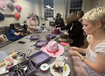 maine/biddeford/shop/branded-brim-hat-bar