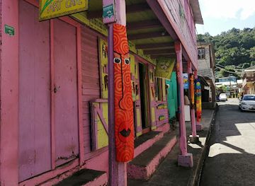 saint-lucia/jalousie-beach/shop/zaka-s-art-cafe