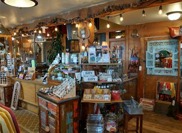 idaho/sandpoint/shop/foster-s-crossing-antiques