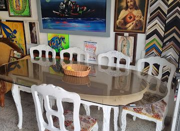 colombia/medellin/envigado/shop/galeria-renacimiento