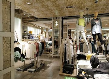 spain/girona/shop/stradivarius