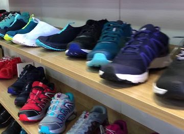 argentina/villa-la-angostura/shop/salomon-store