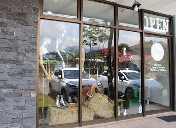 costa-rica/la-fortuna/shop/romero-s-boutique