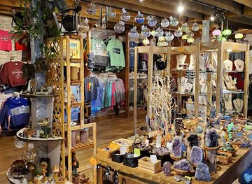 michigan/tahquamenon-falls-state-park/shop/horseshoe-falls-gift-shop