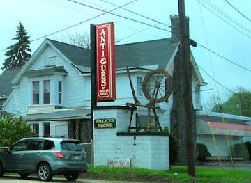 pennsylvania/lake-erie/shop/antiques-by-walker-house