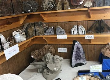 south-dakota/crazy-horse-memorial/shop/dave-s-rock-shop