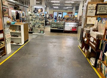 wisconsin/milwaukee/shop/antiques-on-pierce