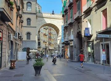 italy/campania/shop/via-chiaia