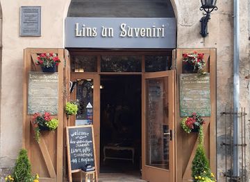 latvia/riga/shop/linen-and-souvenirs