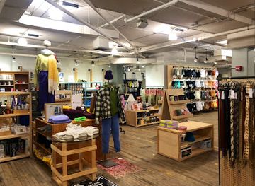 wisconsin/madison/shop/urban-outfitters