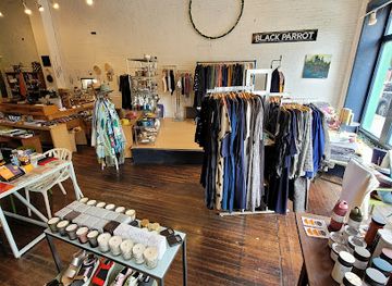 maine/rockland/shop/black-parrot