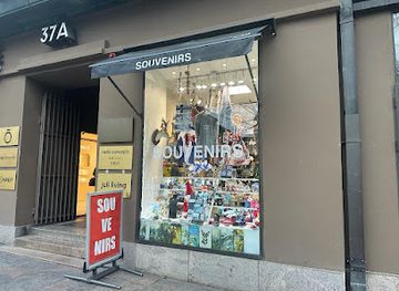 finland/helsinki/eira/shop/reindeer-souvenirs-shop-kiosk