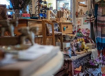 peru/sacred-valley/shop/laura-most-workshop-store-yuri-eslava-ceramica