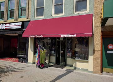 new-york/ithaca/shop/3-d-light-loose-threads