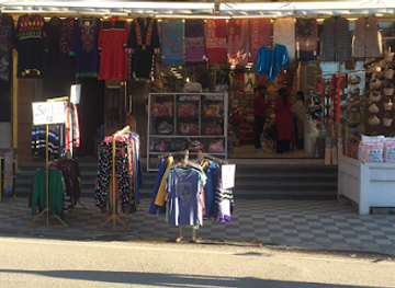india/kashmir-valley/shop/emporium-a-unit-of-j-k-ladakh-handloom-arts