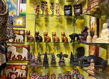 sri-lanka/up-country/shop/r-m-s-antiques-brassware-authentic-souvenirs