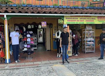 colombia/guatape/shop/almacen-de-ropa-more-store