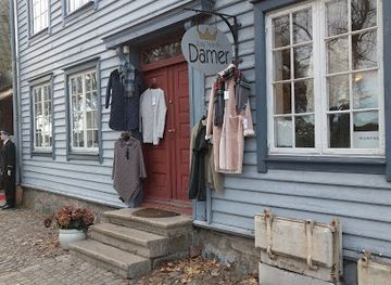 norway/fredrikstad/gamlebyen/shop/king-frederik-s-ladies