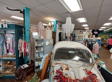 oklahoma/gloss-mountain-state-park/shop/lemons-and-lace-marketplace