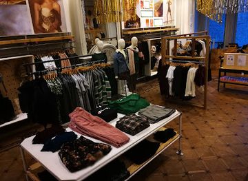 belgium/brussels/ixelles/shop/urban-outfitters