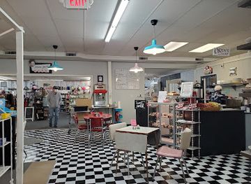 illinois/peoria/shop/two-sisters-and-a-warehouse