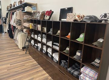 utah/st-george/shop/a-bit-of-extra-boutique