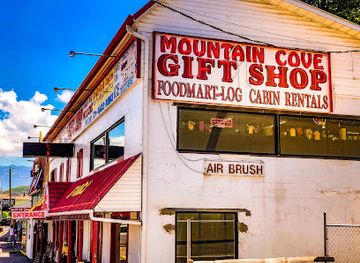 tennessee/dollywood/shop/mountain-cove-trading-post